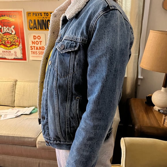 Levi Sherpa Denim Jacket - Picture 3 of 5